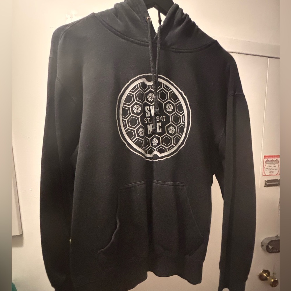 School of Visual Arts NYC Black Hoodie. Size Medium. - Picture 4 of 4